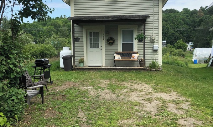 Barton Cabaña | Sweet Escape Cottage on River