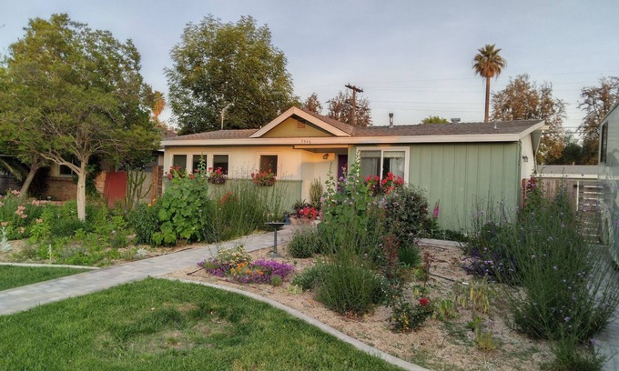 Riverside Casa | Sweet Garden Bungalow with No Extra Fees