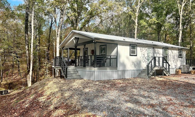 Broken Bow Cabina | SWEET GEM, Cozy 2 bedrm, full kitchen, HOT TUB, WiFi, close BB & Hochatown