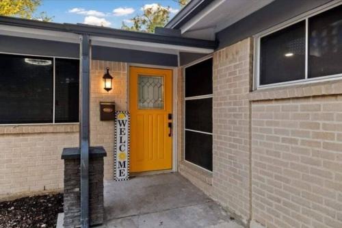 Irving Casa | Sweet Haven Near Airport, Restaurants Plus Car Rental Available Upon Request
