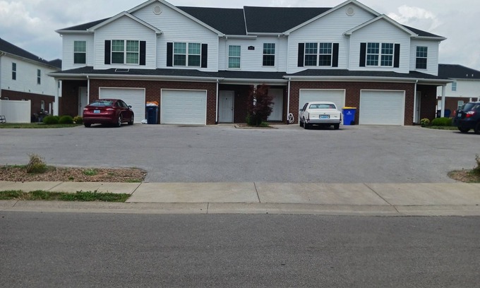 Bowling Green Casa | Sweet Home 4 Townhouse