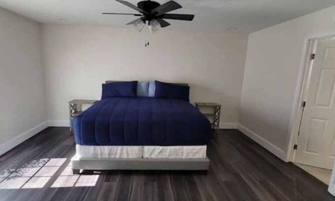 Daphne Casa | Sweet Home Alabama. Sleeps 14 guests