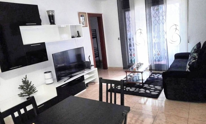 El Prat de Llobregat Apartamento | Sweet house close to airport