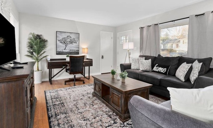 Independence Casa | Sweet KC Escape Lovely Home King Beds Air Hockey
