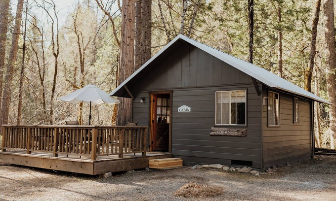 Coffee Creek Complejo | Sweet Kokanee Cabin located on Coffee Creek in Trinity Alps