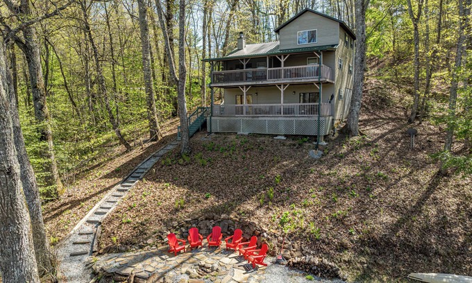 Cullowhee Casa | Sweet Lakehouse Dreams - Family Home w/ Dock on Lake Glenville!