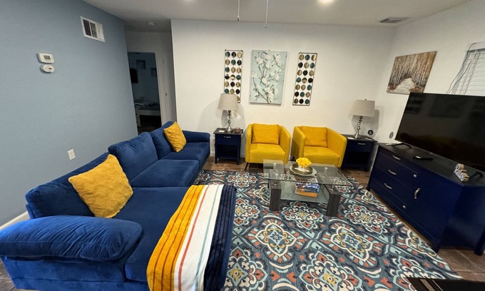 Converse Casa | Sweet n Comfy 4 bedroom