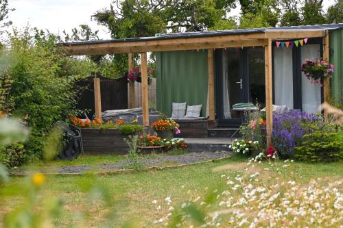 Evesham Otro | Sweet Pea Cabin