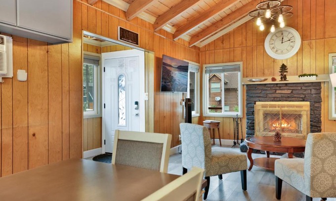 Big Bear Lake Casa | Sweet Retreat 1- Cozy Relaxing Resort Cabin