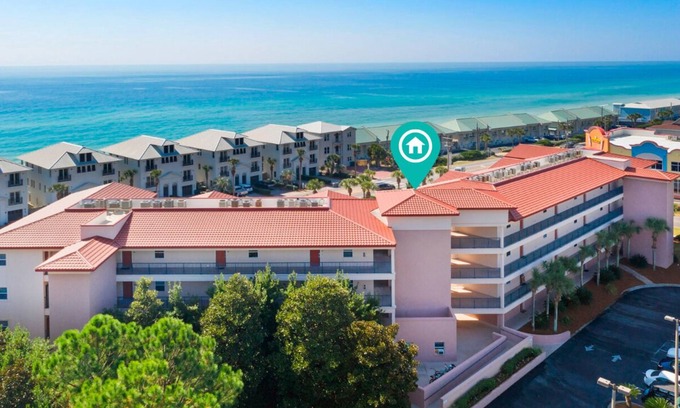 Frangista Beach Condominio | Sweet Retreat @ Emerald Waters | Steps to Beach & Pool | FREE Fun Pass | Summer Special!