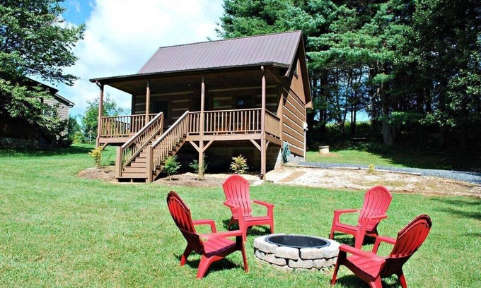 Jefferson Cabina | Sweet Retreat-Near River, WIFI, pozo de fuego, se admiten perros pequeños, tubos de río, Smart TV