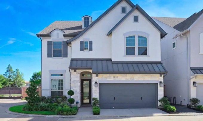 George Bush Park/Eldridge Casa | Sweet Retreat, Snug 3-Story 4-Bedroom Home Garage WiFi Pool