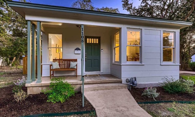 Georgetown Casa | Sweet Sage Cottage in Old Town Close to the Square