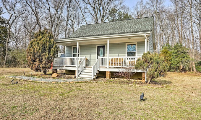 Loretto Cabaña | Sweet Vacation Cottage w/ Deck & Grill!