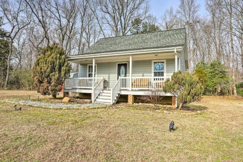 Loretto Casa | Sweet Vacation Cottage with Deck and Grill!