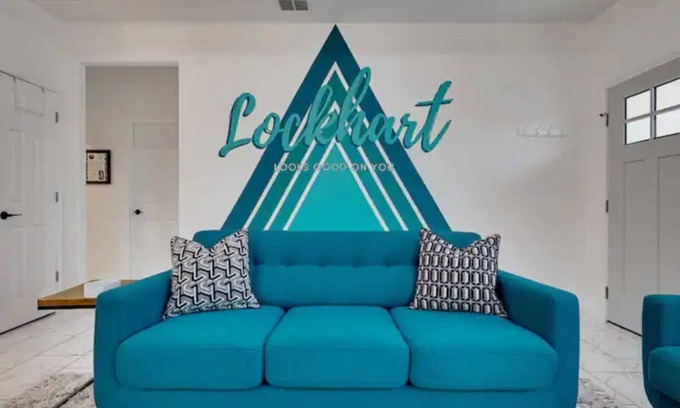 Lockhart Casa | Sweet Virginia - beautiful, clean home in Lockhart