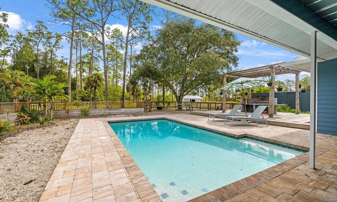 Estero Casa | SWFL Winter Retreat! HUGE Pool 25min to the beach!