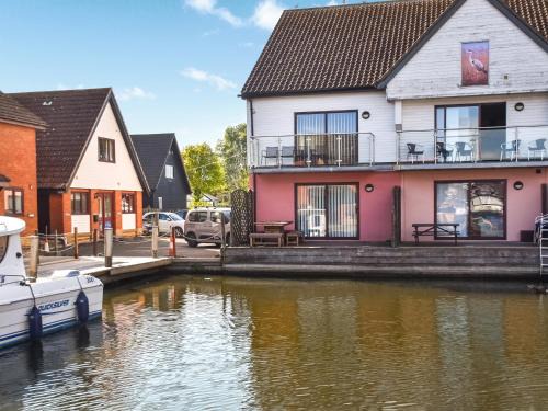Horning Casa | Swift Cottage