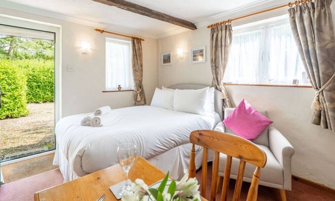Rackheath Cabaña | Swift Host Barn Cottage Rural Barn near the Norfolk Broads