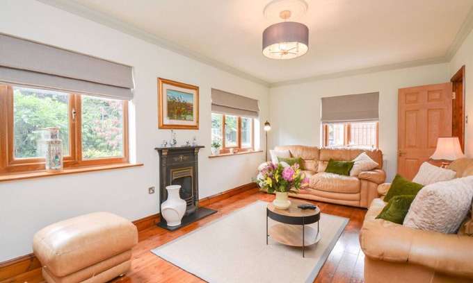 Norwich Casa | Swift Host Field view House