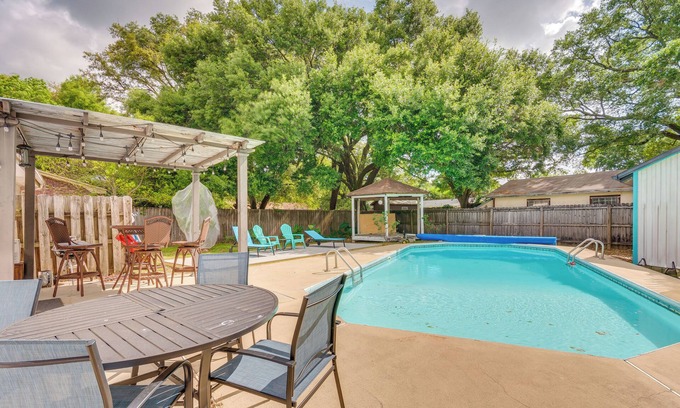 Northeast Pensacola Casa | Swim, Golf & Relax: Family-Friendly Pensacola Gem
