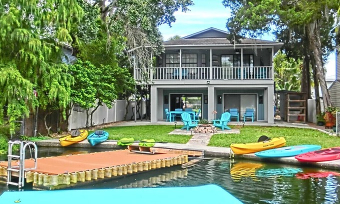 Weeki Wachee Gardens Casa | Swim Mat, Kayaks, Fire Pit! PET FRIENDLY - Paddlers Cove - Weeki Wachee River