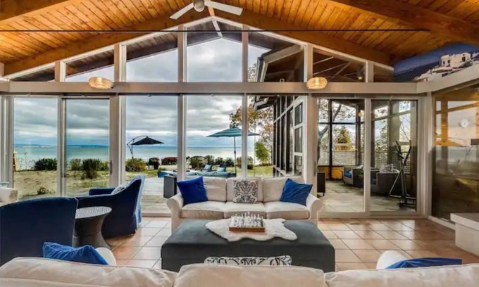 Fort Erie Cabaña | Swim Spa cottage on a Private Beach