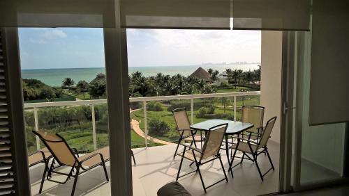 Puerto Juárez Apartamento | Swim the Caribbean & Work with a View