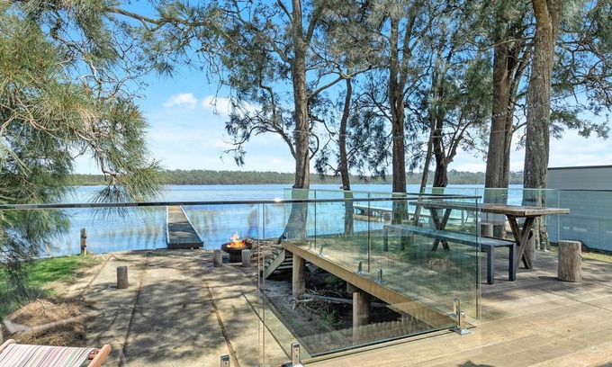Erowal Bay Casa | Swim Two Birds, Waterfront Erowal Bay