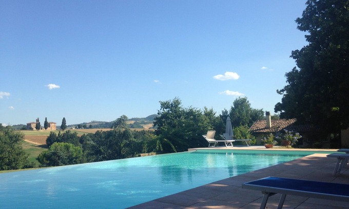 Crespellano Casa | Piscina y relajación en las colinas de Bolonia entre arte, motores, gastronomía