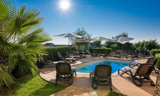 Cove Makarac (Milna) Apartamento | Swimming pool Apartment Noa, 400m to beach