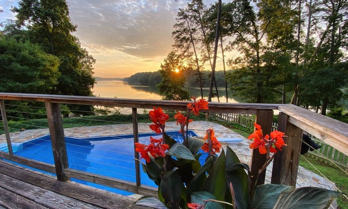 Gainesville Casa | Piscina y embarcadero ¡Vista increíble! . Barco pontón disponible
