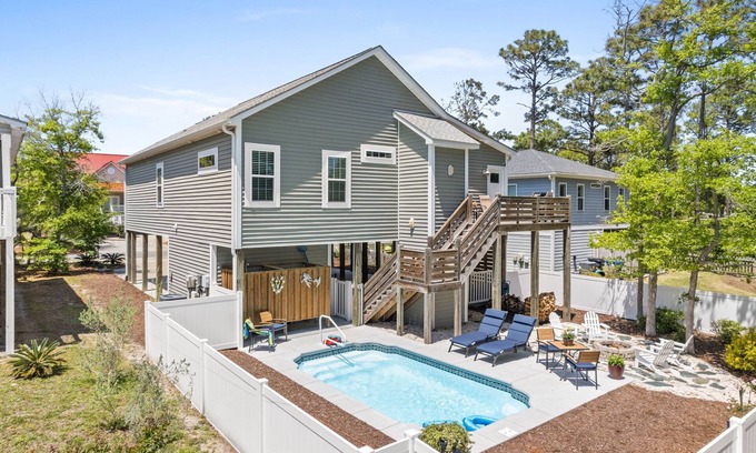 Tranquil Harbour Casa | Swimming Pool, Elevator, Fire Pit, EV Charger, Pickleball, Walk to Beach!