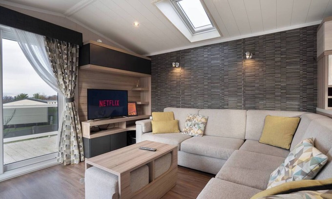 Prestonpans Casa | swimming pool, entertainment complex, and children's play areas.