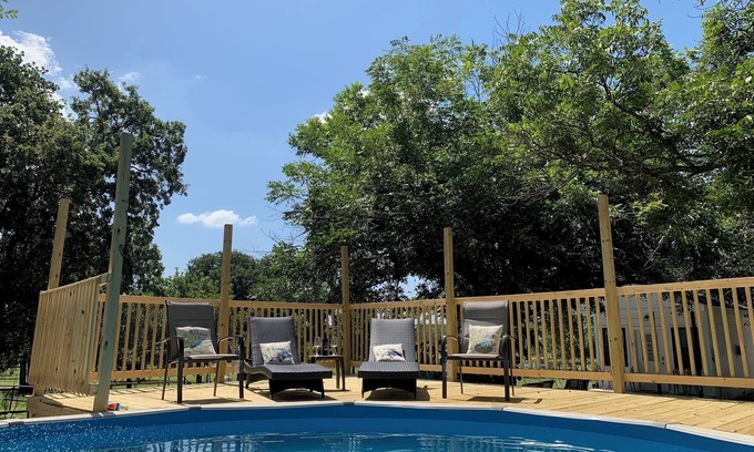 Azle Casa | Swimming Pool, Hot Tub, Sauna, Pickleball, Game Room, Poker Room, BBQ, Longhorns