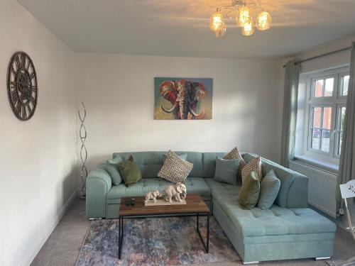 Swindon Casa | Swindon Double en-suite Home with Free parking