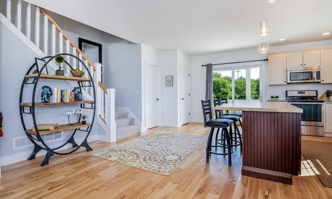 Douglas Condominio | Swing Bridge Condo - Unit 40