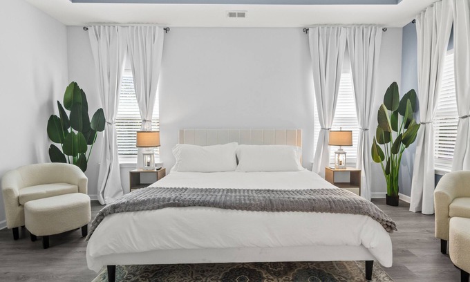 Gainesville Casa | Swing by the HEART of Gainesville to relax & more