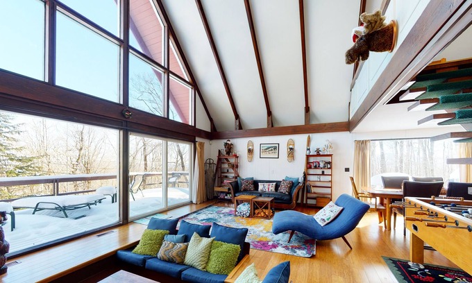Stratton and Bromley Ski Areas Chalet De Esquí | Swiss-Style A-Frame with WiFi, Wood-Burning Fireplace - Close to Slopes