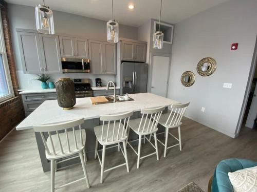 Over-the-Rhine Apartamento | SWIZZLE Explore OTR and Downtown from Rhinegeist