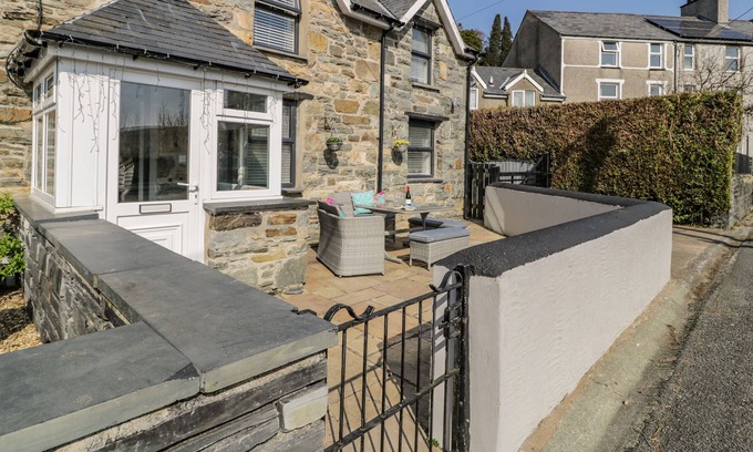 Tanygrisiau Cabaña | SWN YR AFON, family friendly, with open fire in Blaenau Ffestiniog