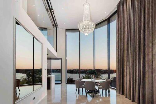Blakehurst Casa | SYD Luxury cheerful water view holiday house