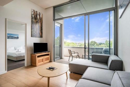 Crows Nest Apartamento | Sydney Urban Oasis Balcony Views and BBQ