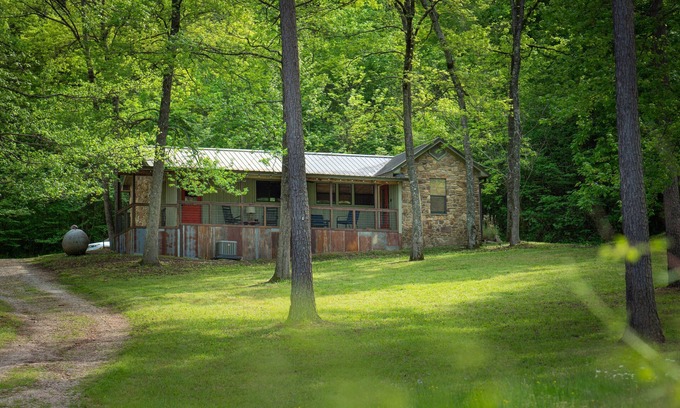 Mountain View Cabina | Sylamore Creek Retreat- with Creek Views