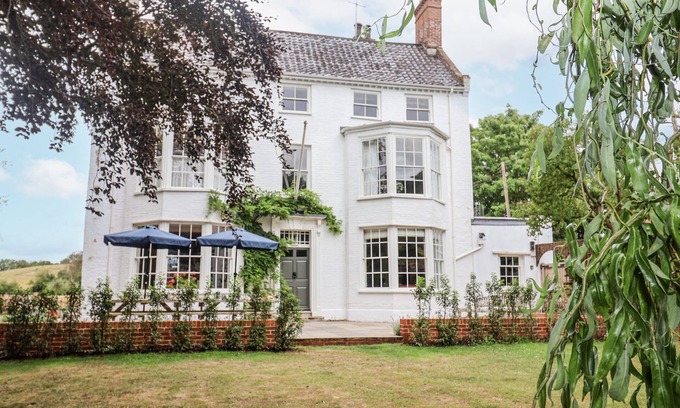 Diss Casa | SYLEHAM HOUSE, pet friendly, luxury holiday cottage in Eye