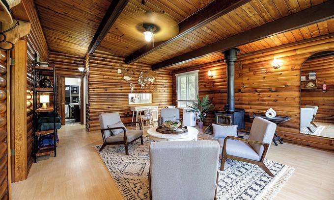 Sylvan Lake Cabina | Sylvan Cabin - 3 BR, Family Fun, Luxurious Yard!