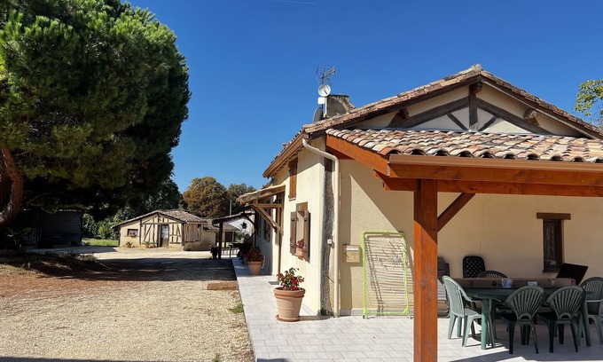 Cavarc Casa | Sympathique Gite Situé sur une Ancienne Exploitation Agricole Belle Terrasse,