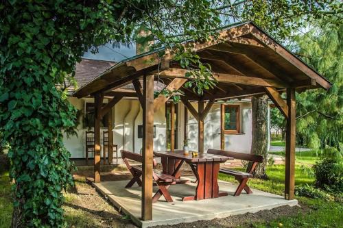 Szarvas Casa | Szalmaszál Vendégház