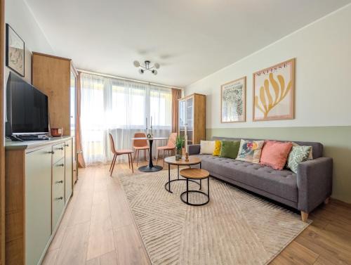 Fabryczna Apartamento | Szybowcowa Homely Apartment by BookingHost