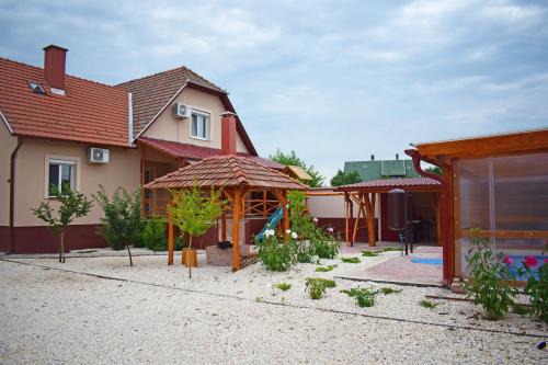 Poroszlo Apartamento | Tündérfátyol apartmanház